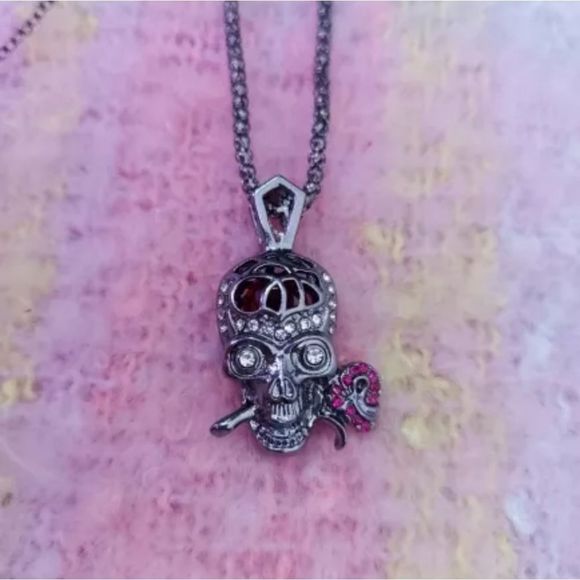 Black titanium and purple crystal skull rose goth punk pendant necklace new - Picture 5 of 6